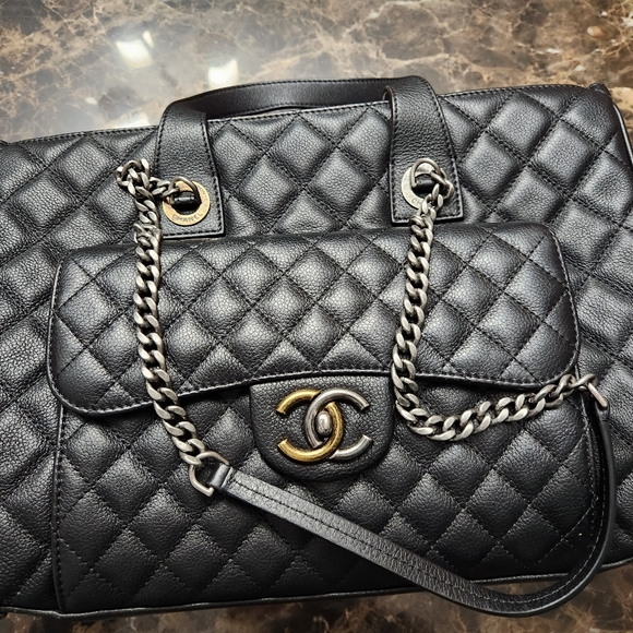 CHANEL Handbags - Chanel bag on a chain Ruthenium